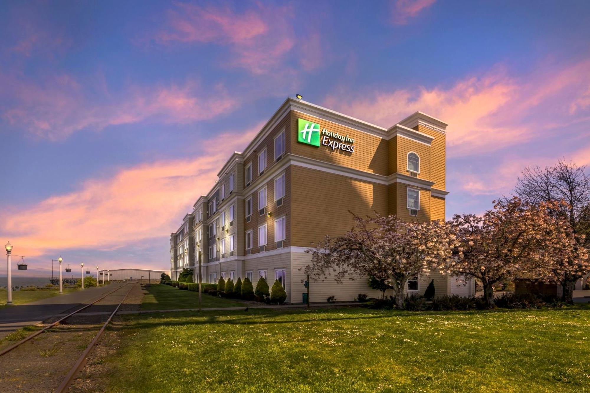 Holiday Inn Express Hotel & Suites Astoria By Ihg Esterno foto