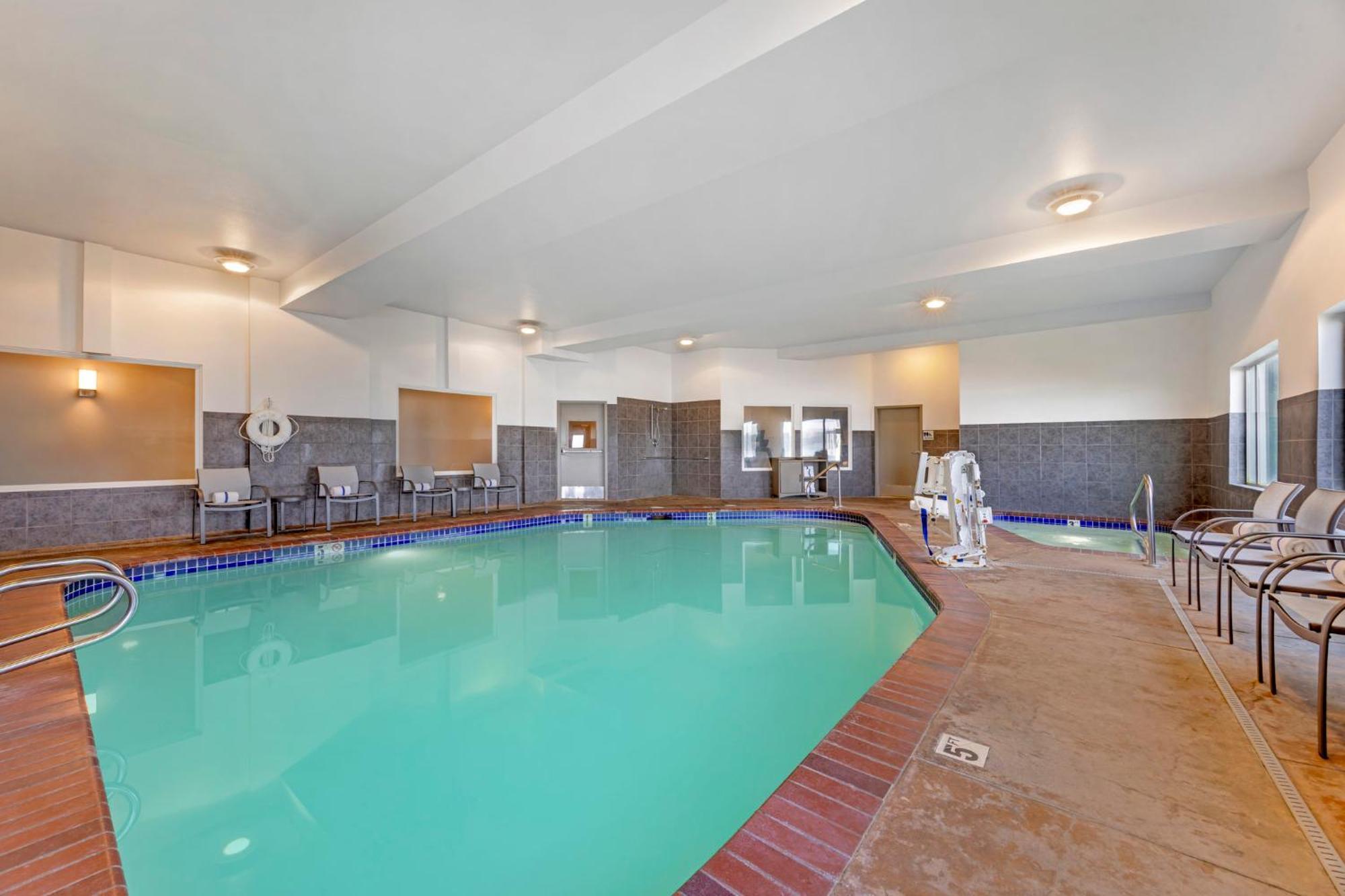 Holiday Inn Express Hotel & Suites Astoria By Ihg Esterno foto