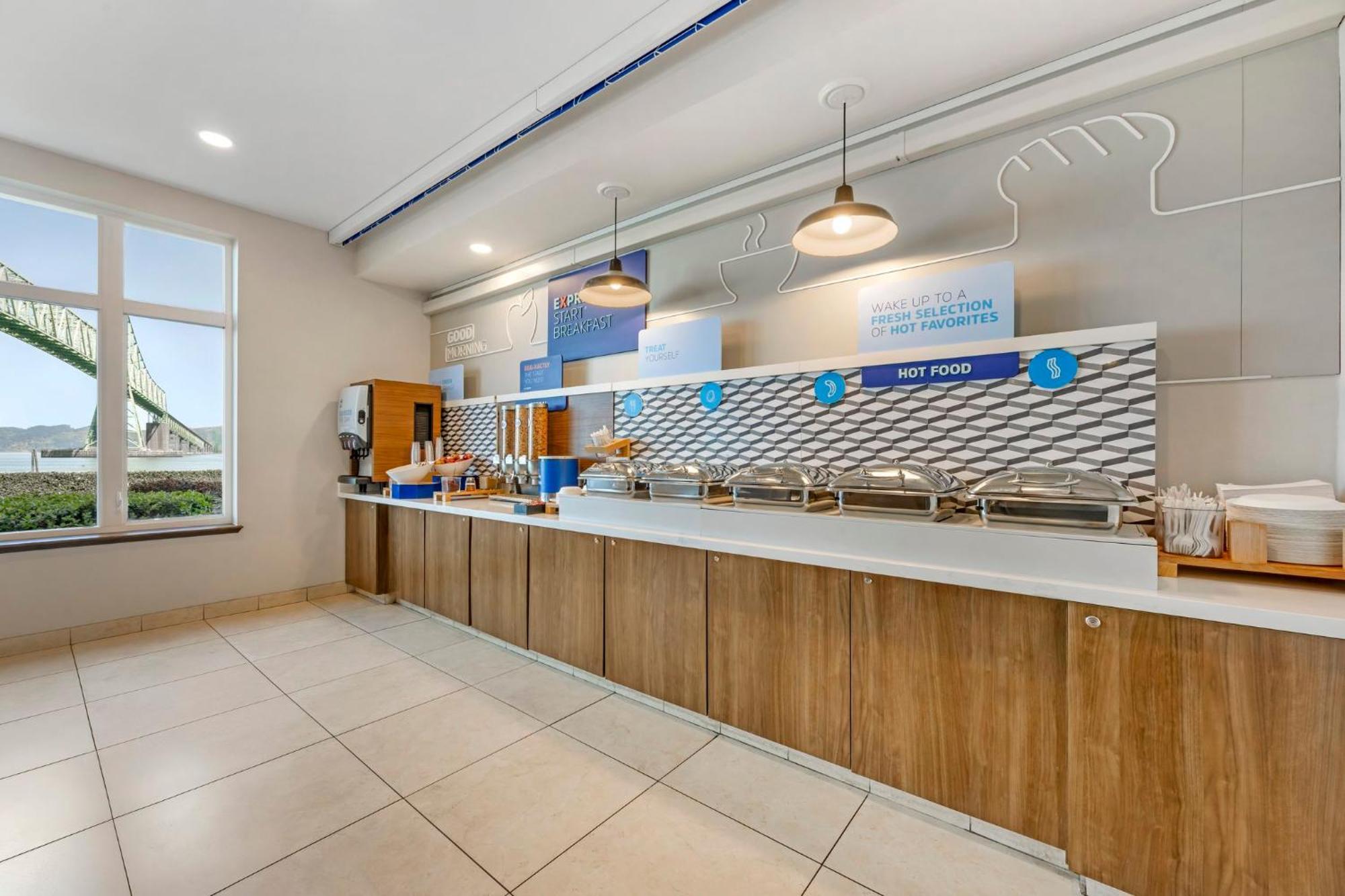 Holiday Inn Express Hotel & Suites Astoria By Ihg Esterno foto