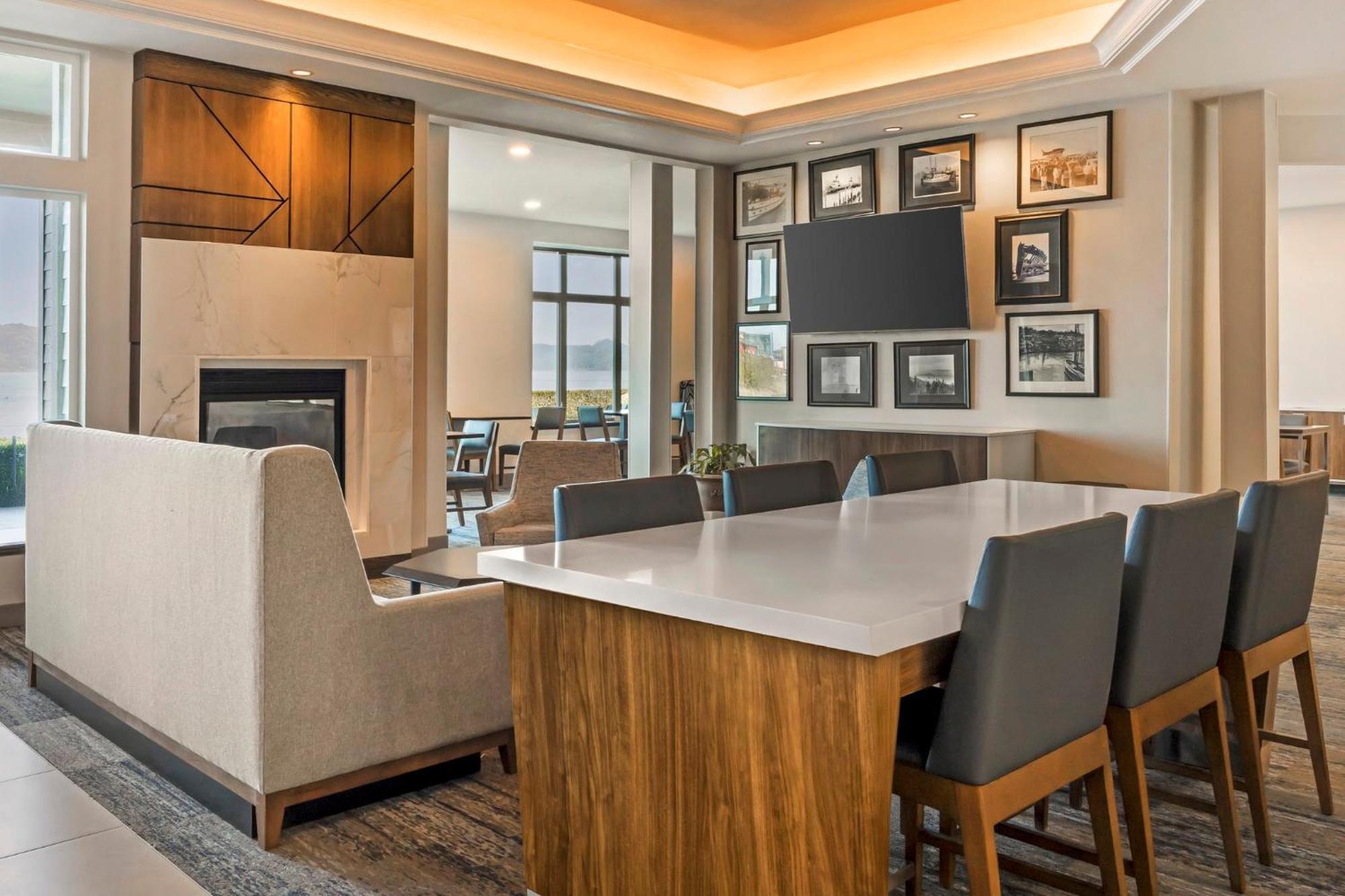 Holiday Inn Express Hotel & Suites Astoria By Ihg Esterno foto