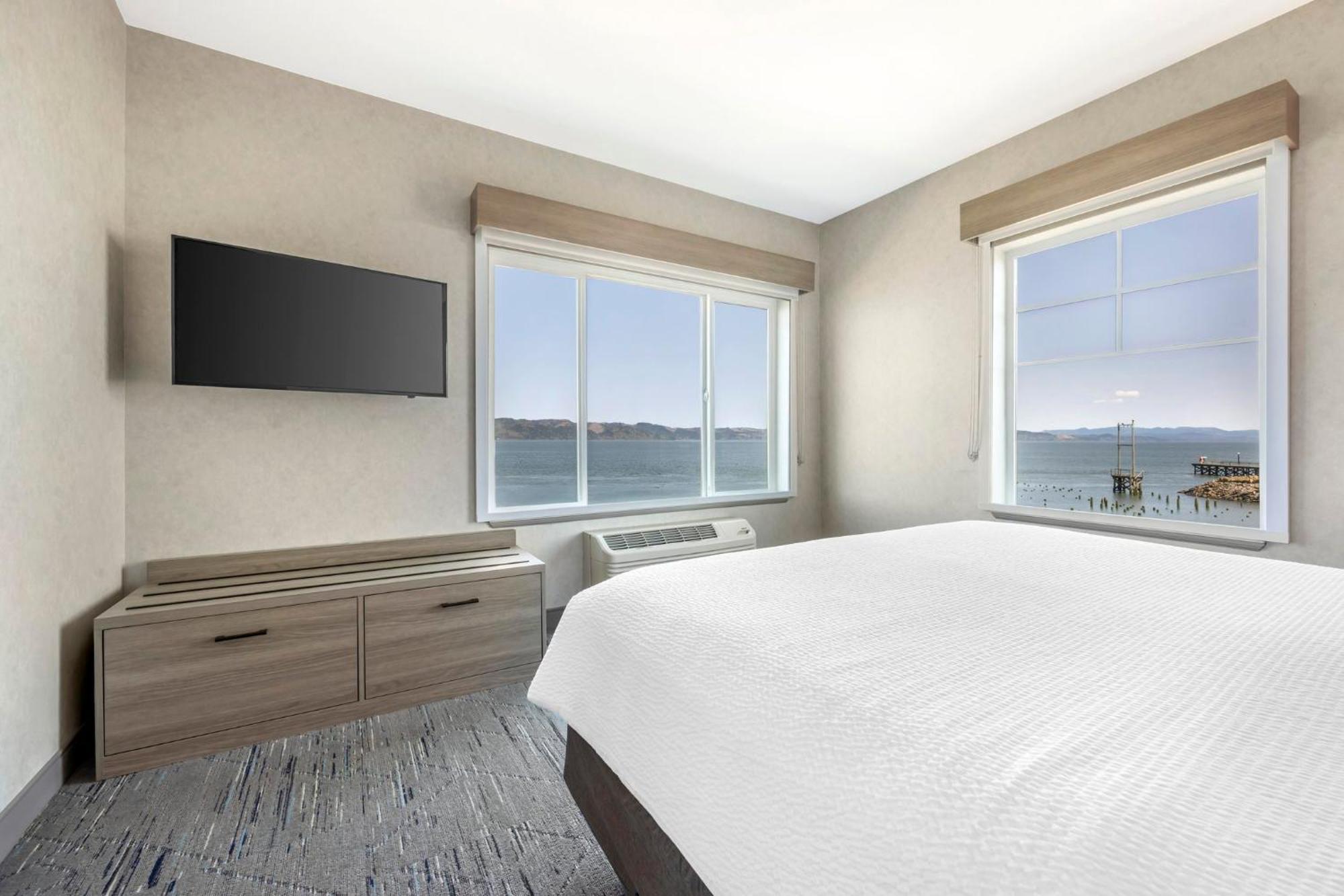 Holiday Inn Express Hotel & Suites Astoria By Ihg Esterno foto